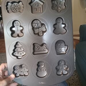 New nonstick holiday Christmas cookie sheet